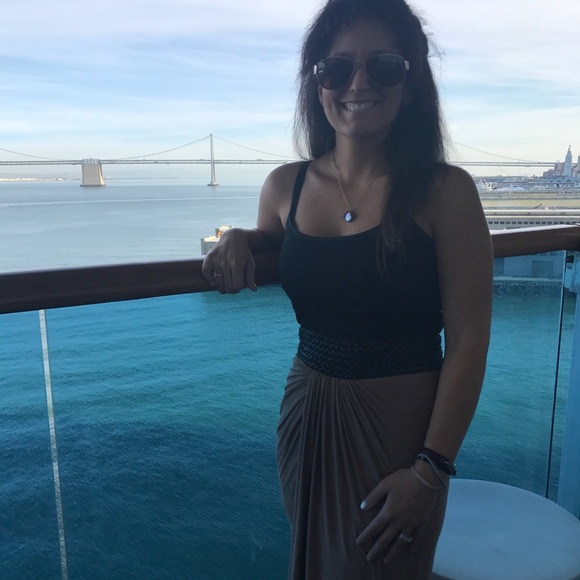 Meet your Posher, Joya De Simone-Hagan ❣️🪝🍾 - Picture 4 of 4